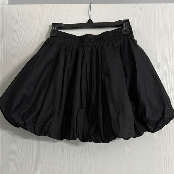 NWT Hello Molly WORTH THE HYPE BUBBLE MINI SKIRT BLACK - Picture 4 of 5